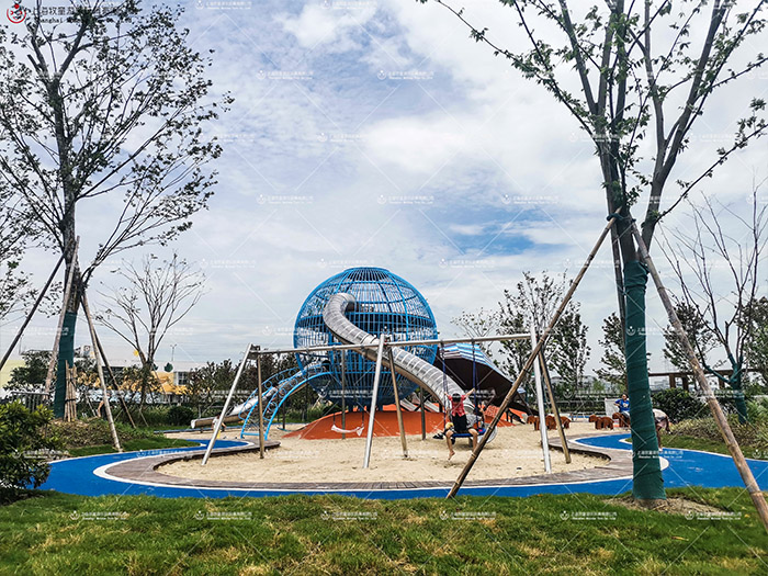 兒童非標(biāo)游樂(lè)設(shè)備
